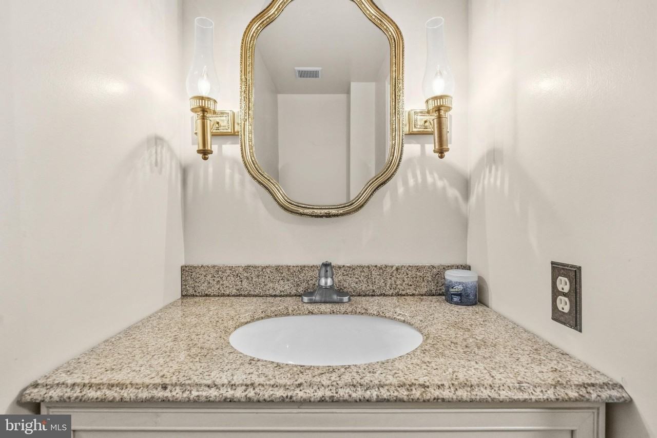 8931 Park Forest Dr - Photo 7 of 37
