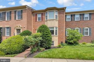 featured image of 6861 Williamsburg Pond Ct