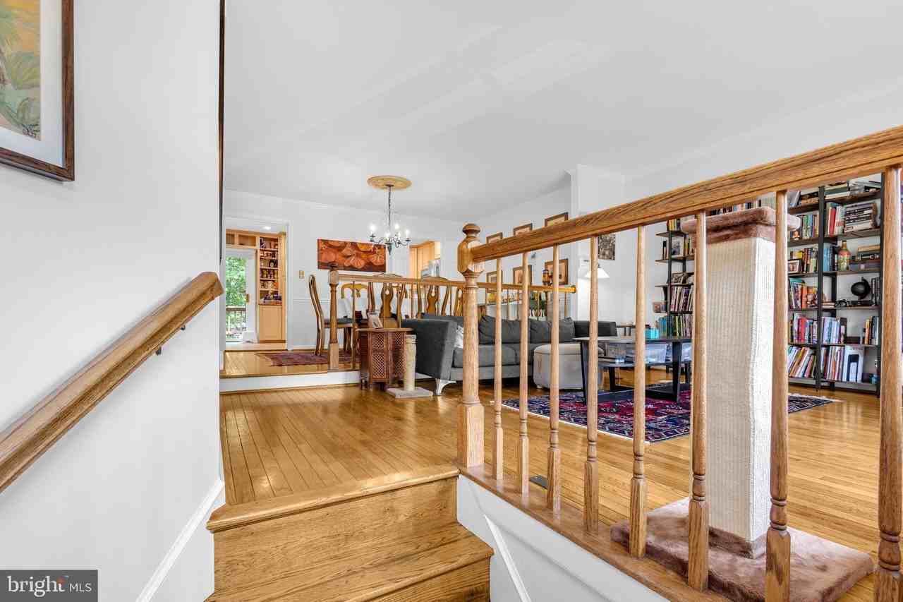6861 Williamsburg Pond Ct - Photo 4 of 40