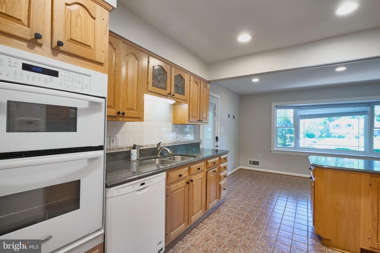 2403 Arrow Park Dr - Photo 2 of 50