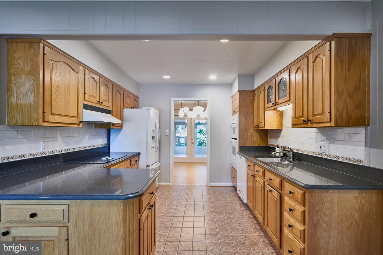 2403 Arrow Park Dr - Photo 4 of 50