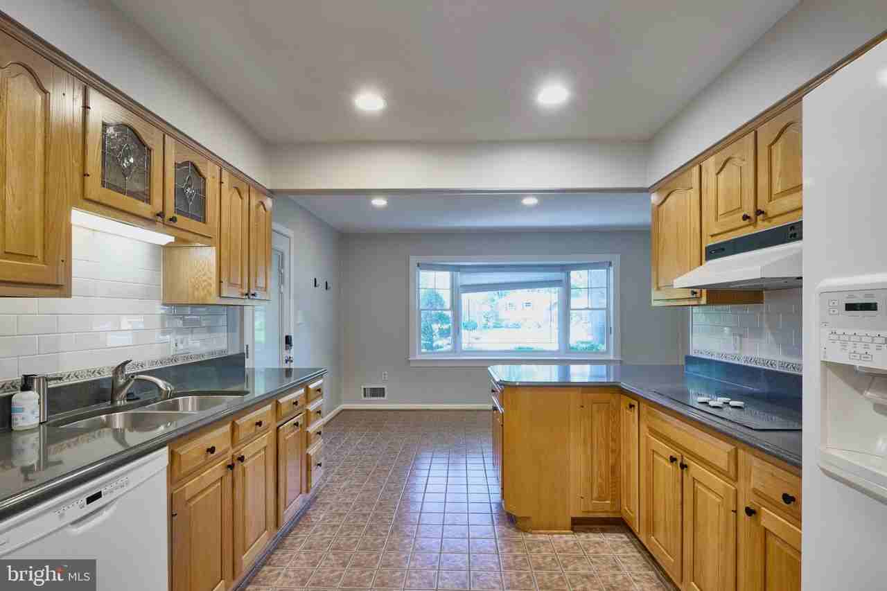 2403 Arrow Park Dr - Photo 7 of 50
