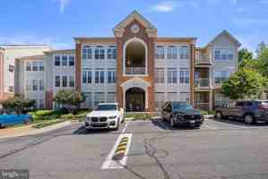featured image of 6610 Netties Ln #J