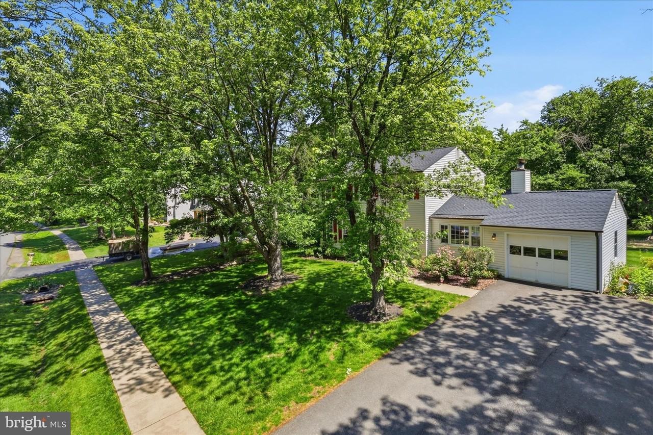 2412 Rosedown Dr - Photo 4 of 43