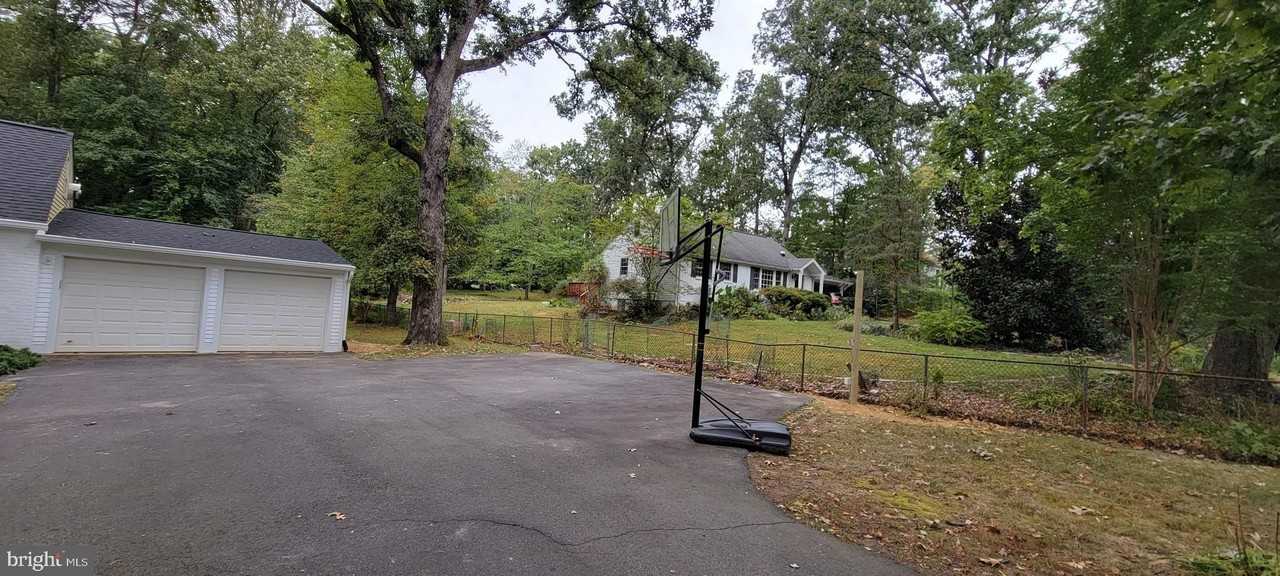 8325 Westchester Dr - Photo 4 of 27