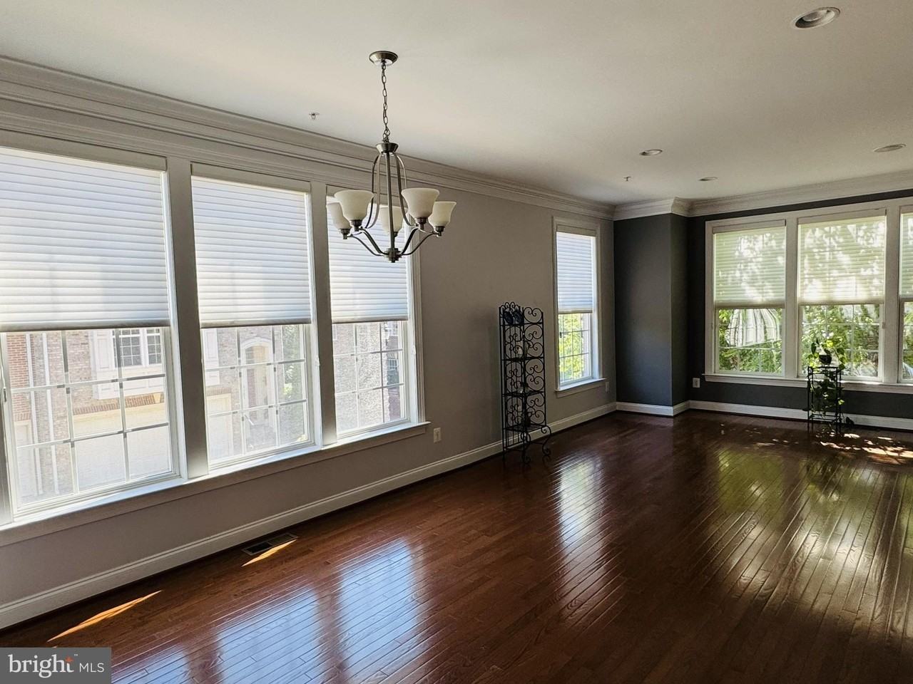 2151 Red Vine Dr - Photo 2 of 20