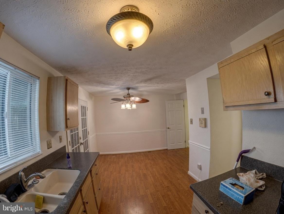 8112 Parkdale Ct - Photo 2 of 16
