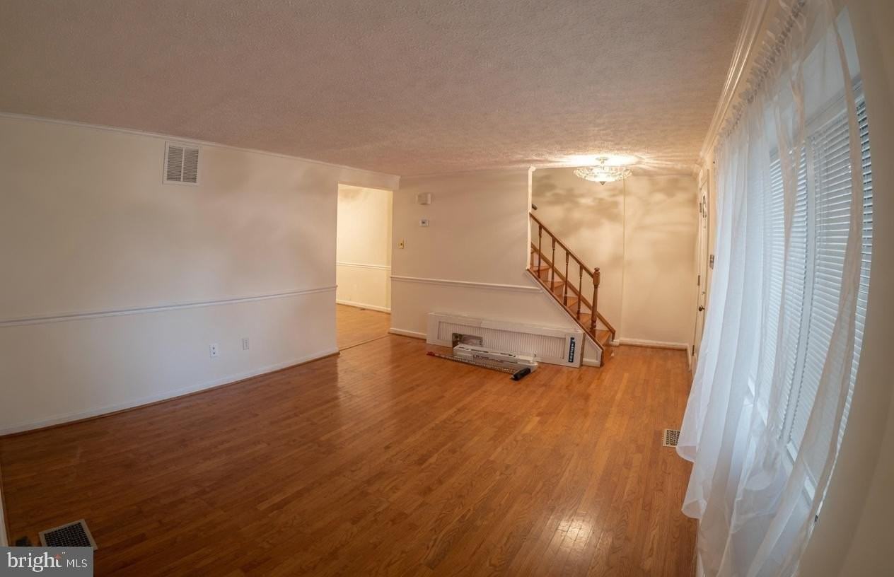8112 Parkdale Ct - Photo 3 of 16