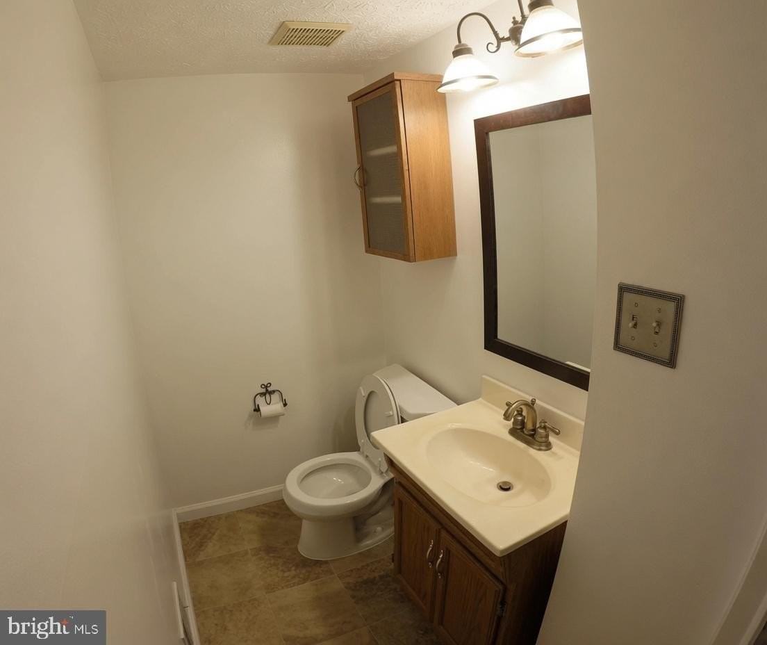 8112 Parkdale Ct - Photo 4 of 16