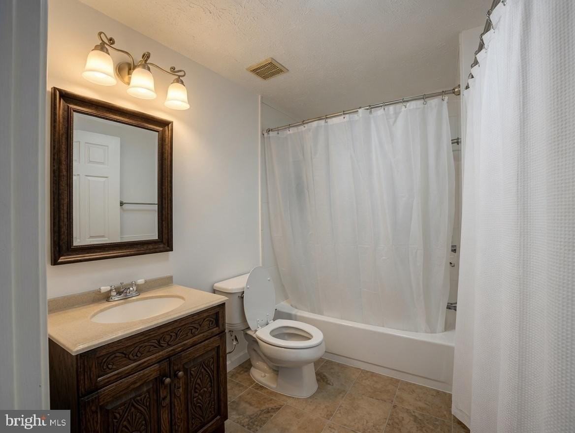 8112 Parkdale Ct - Photo 6 of 16