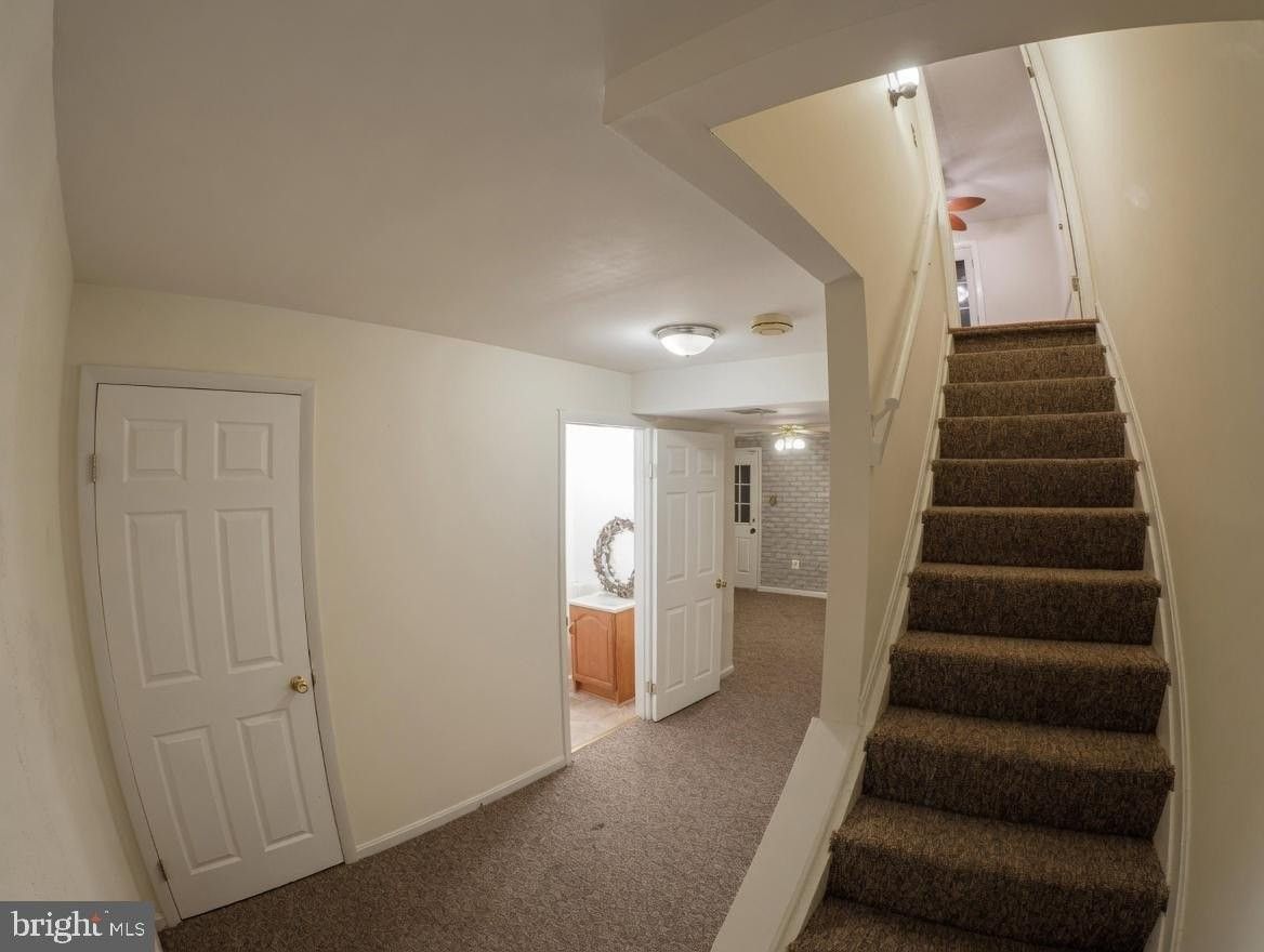8112 Parkdale Ct - Photo 7 of 16