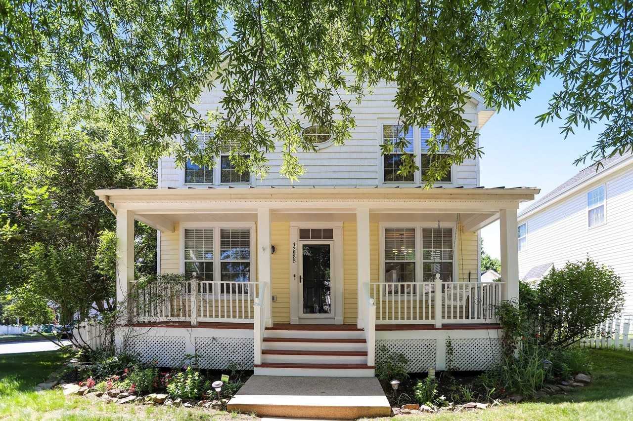 42985 Chesterton St - Photo 2 of 50