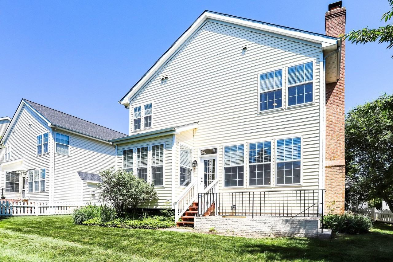 42985 Chesterton St - Photo 4 of 50