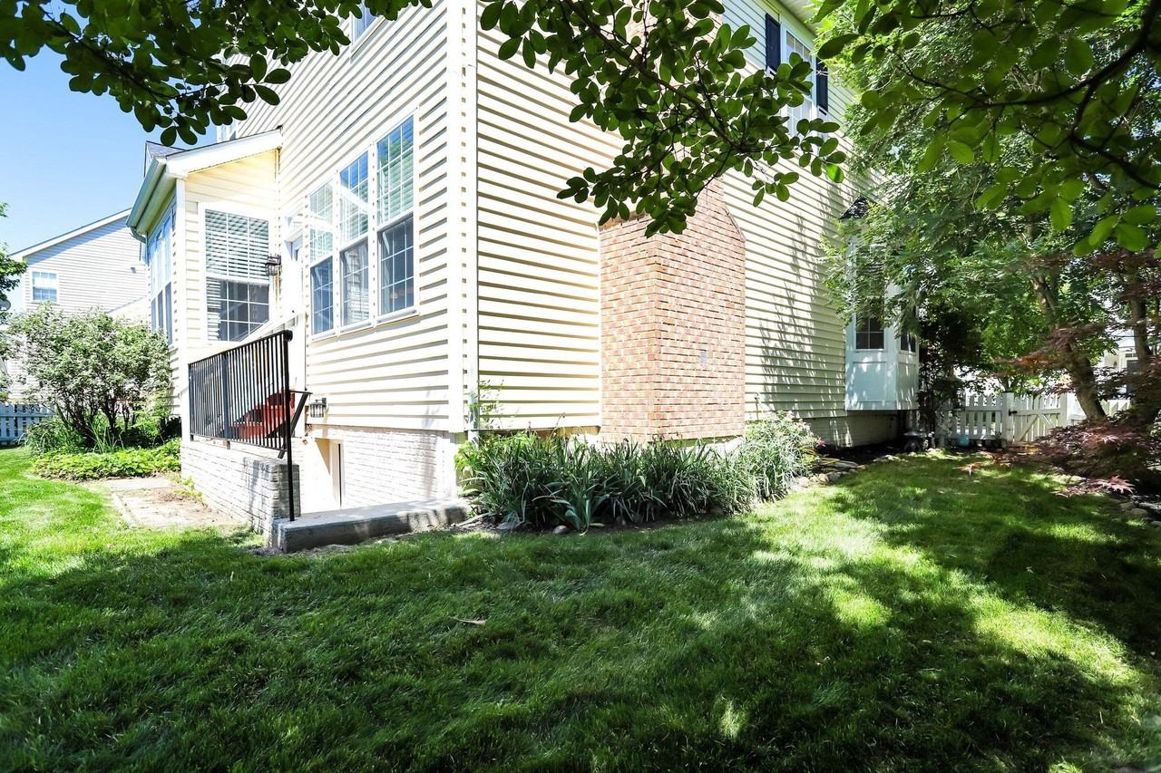 42985 Chesterton St - Photo 7 of 50
