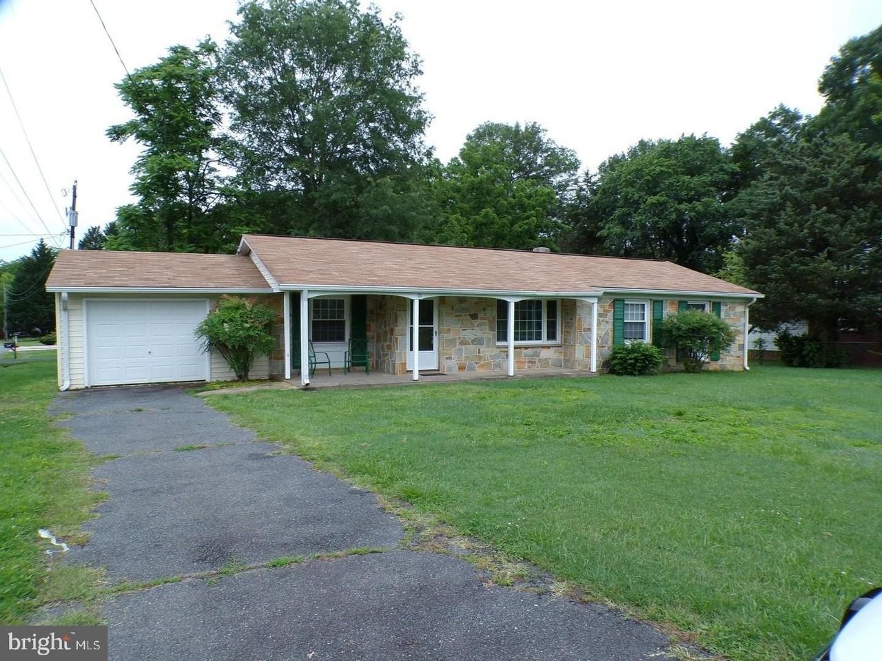 111 Walnut Dr - Photo 3 of 27