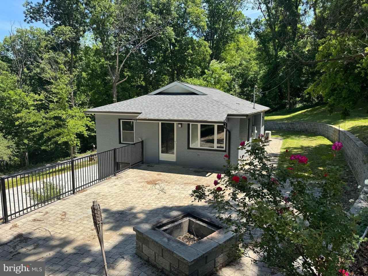 373 Bowman Rd - Photo 2 of 10