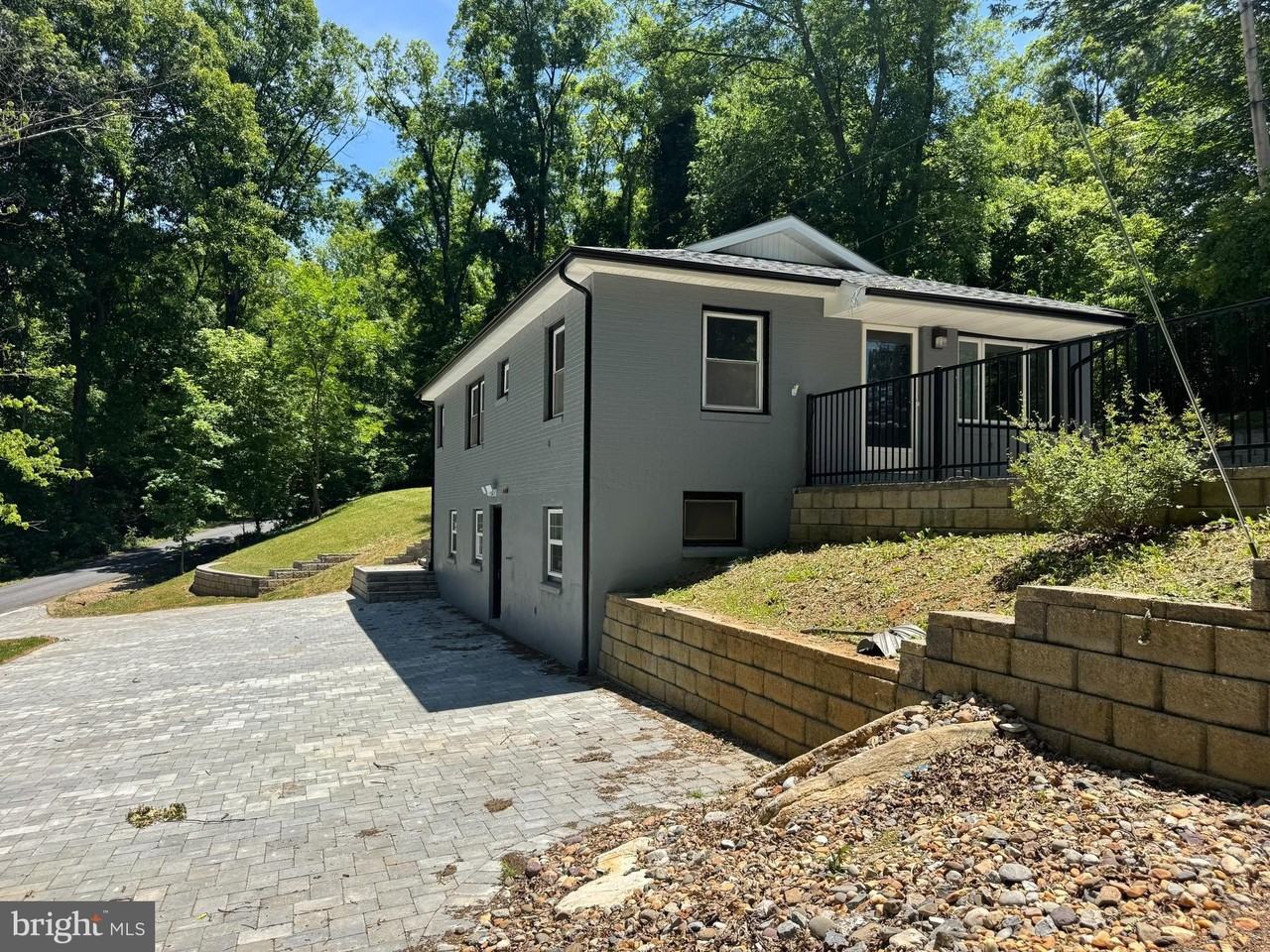 373 Bowman Rd - Photo 3 of 10