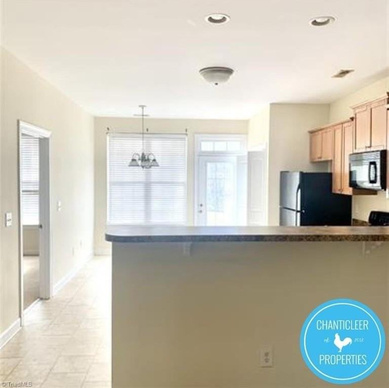 2408 Ashton Park Ln - Photo 3 of 10