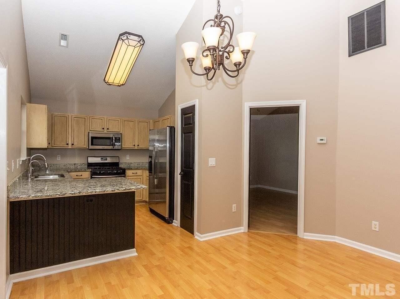 9128 Colony Village Ln - Photo 6 of 27