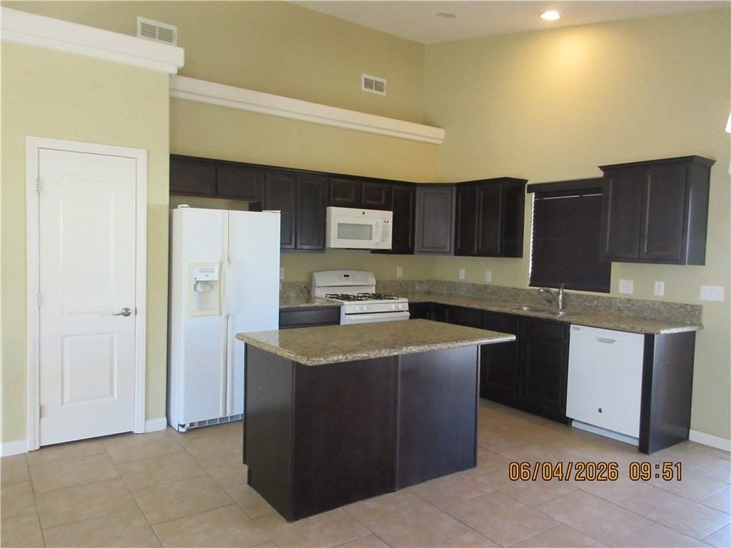3445 N Sage St - Photo 4 of 13