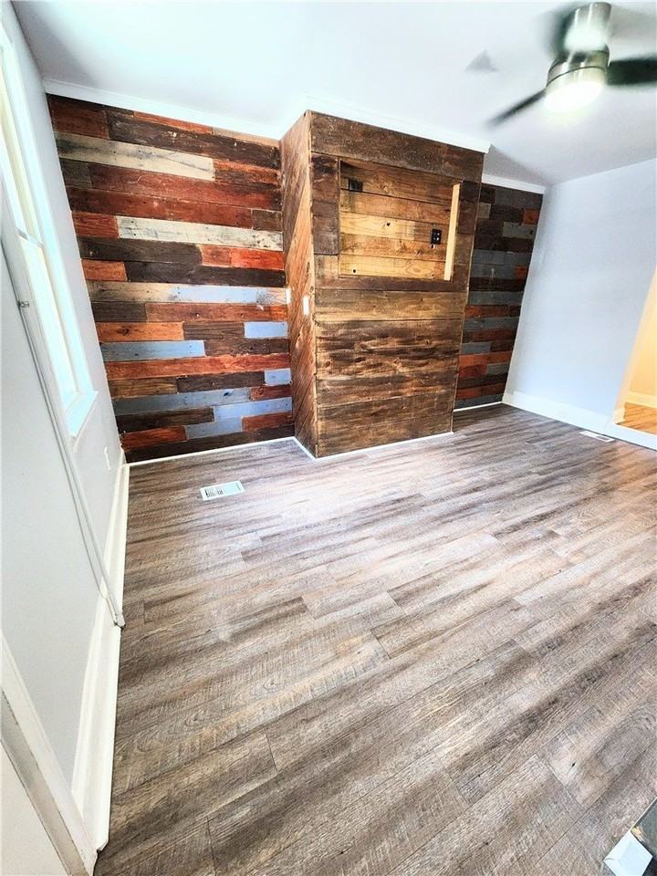 4505 Davison St - Photo 3 of 7