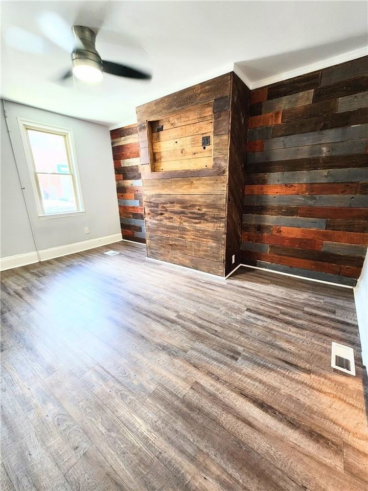 4505 Davison St - Photo 4 of 7