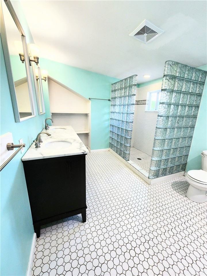 4929 Butler St #2 - Photo 7 of 12