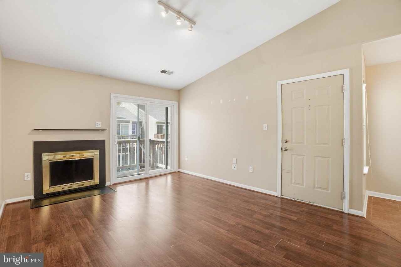 8633 Beekman Pl #33D - Photo 4 of 25