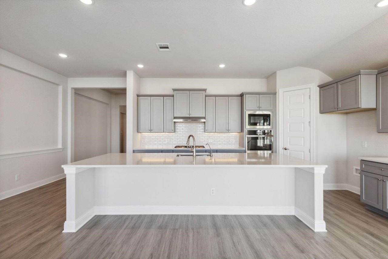 3913 Ashland Ave - Photo 4 of 10