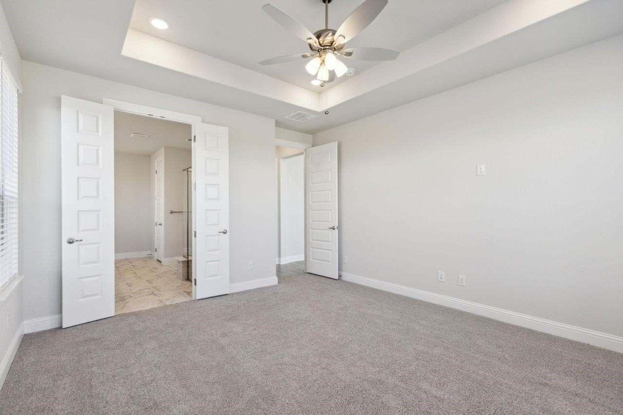 3913 Ashland Ave - Photo 7 of 10