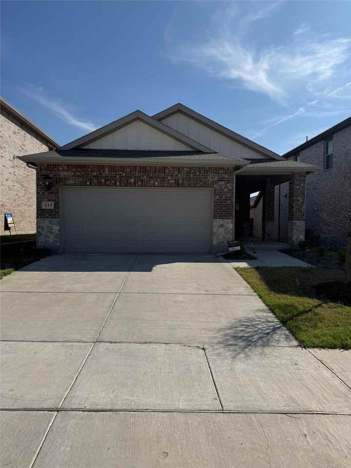 615 Hemingway Ln - Photo 3 of 23