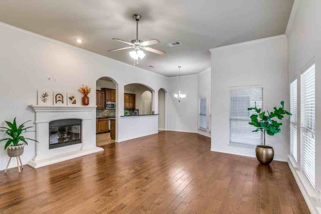 1802 Sanderlain Ln - Photo 2 of 12