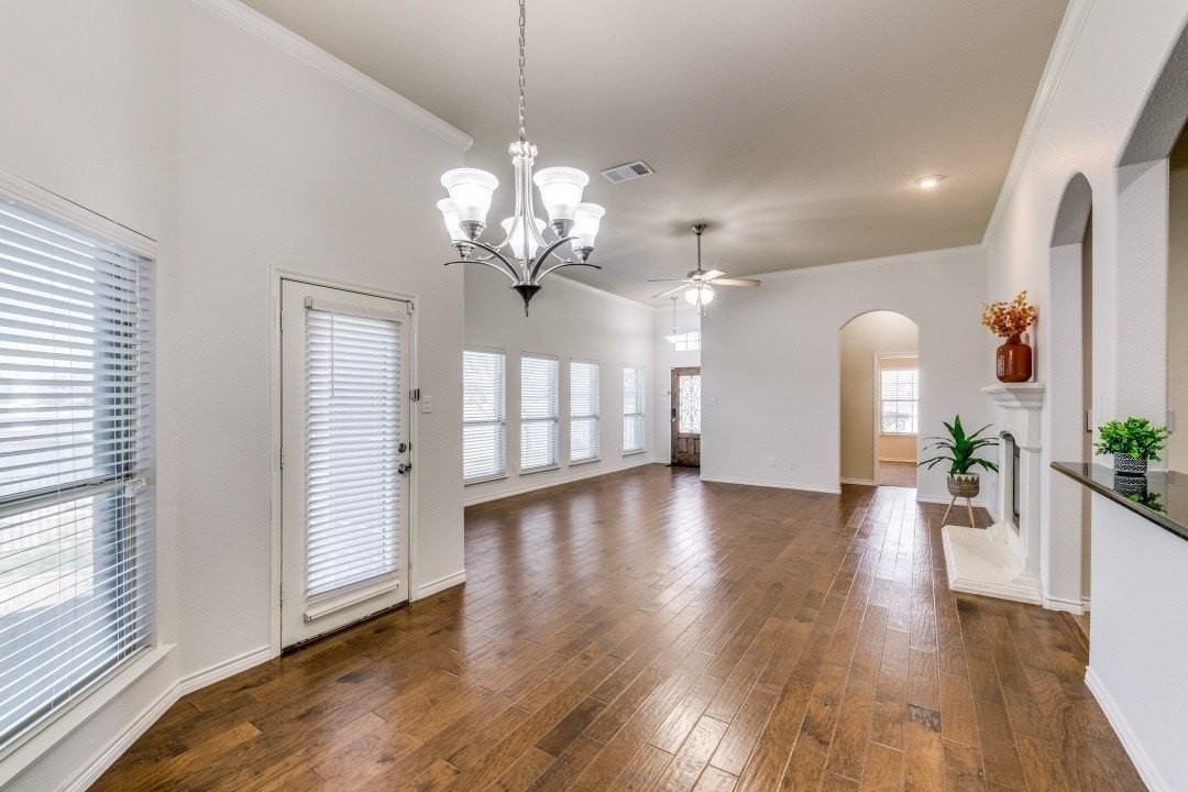 1802 Sanderlain Ln - Photo 3 of 12
