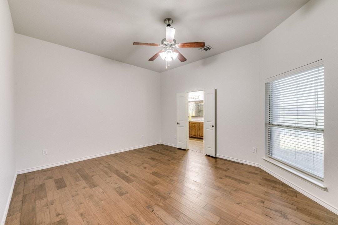 1802 Sanderlain Ln - Photo 5 of 12