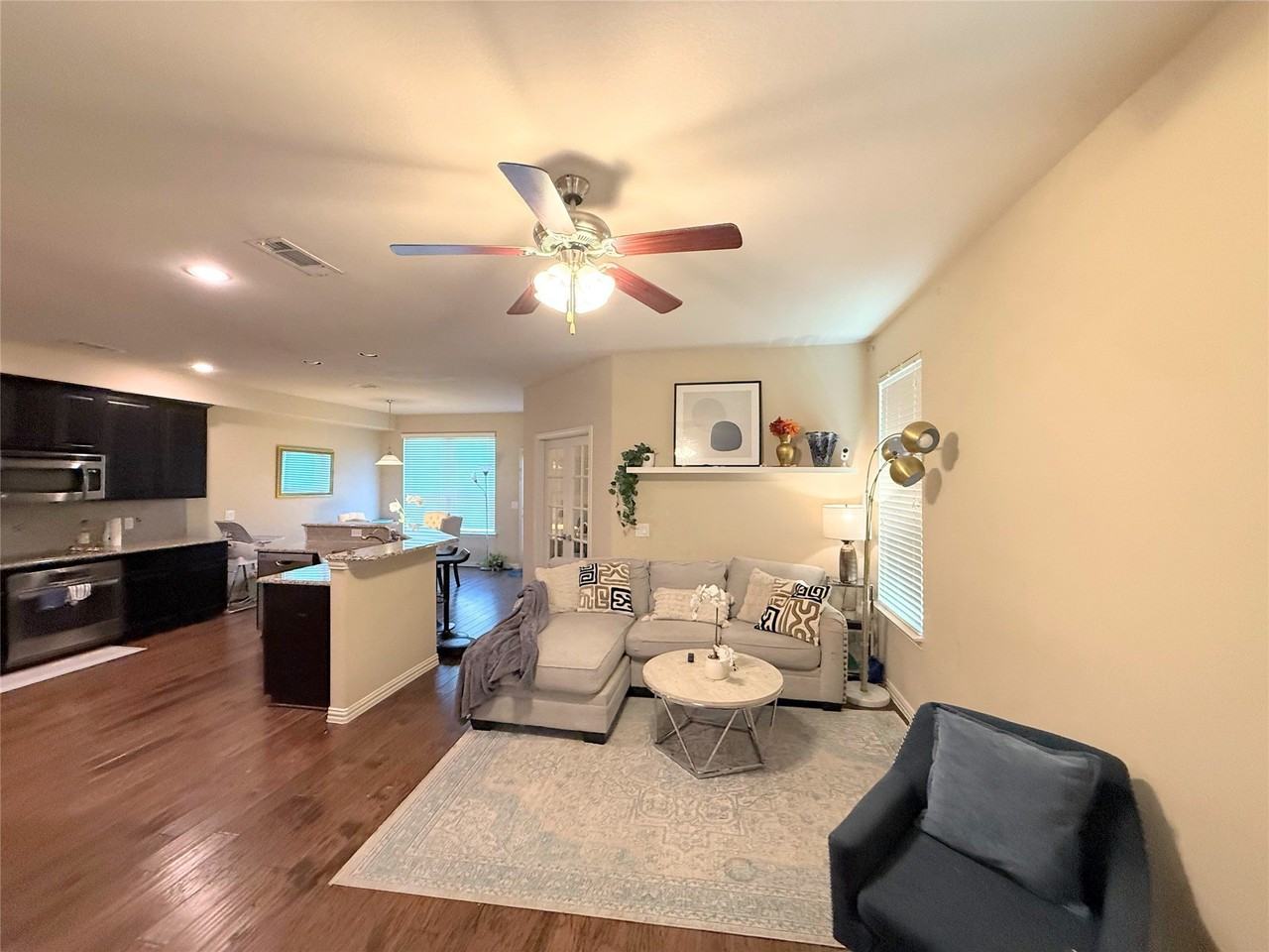 880 Merino Dr - Photo 5 of 33