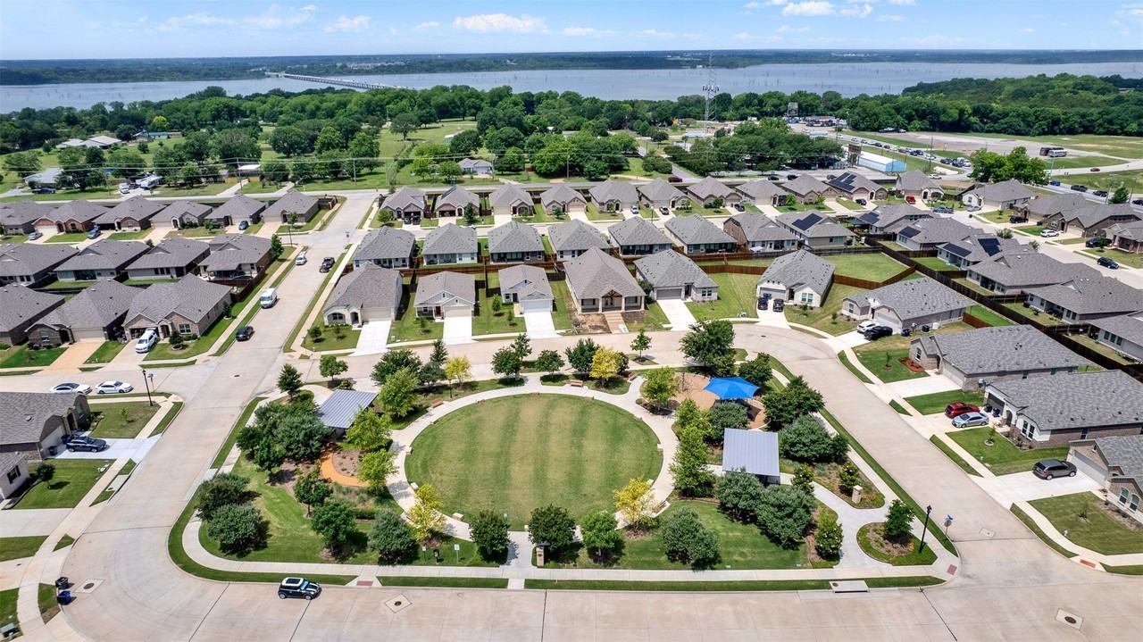 5001 Greywing Dr - Photo 3 of 16