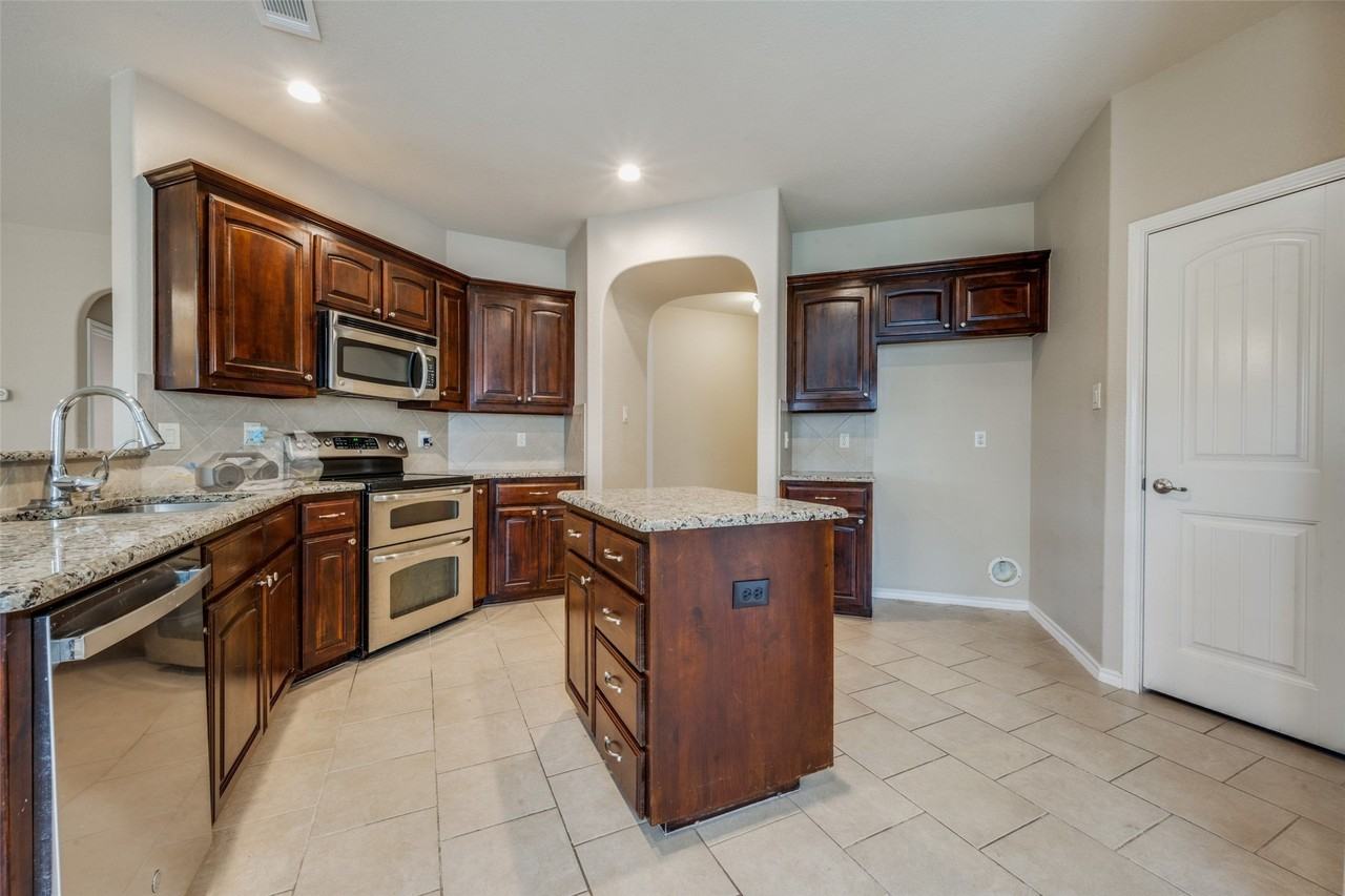 4512 Remuda Ln - Photo 5 of 12