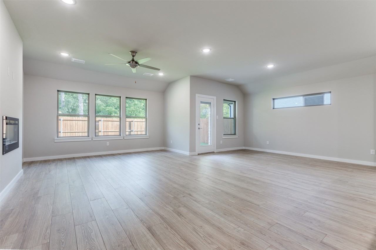 1113 Birchwood Ln - Photo 2 of 13