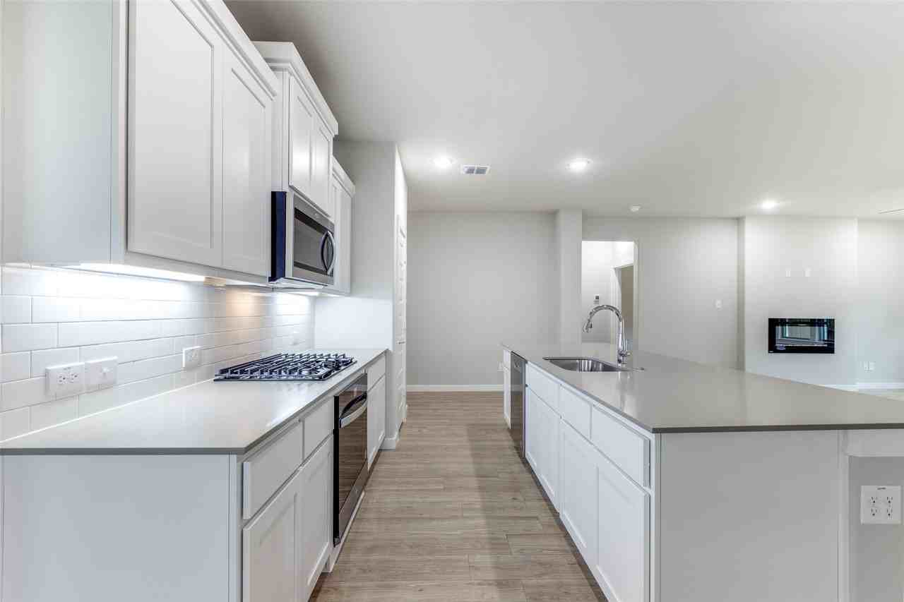 1113 Birchwood Ln - Photo 6 of 13