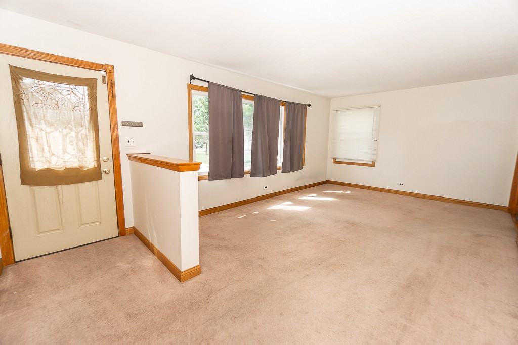 649 S Wisconsin Ave - Photo 3 of 21