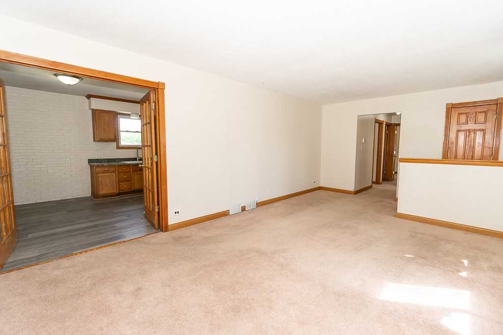 649 S Wisconsin Ave - Photo 4 of 21