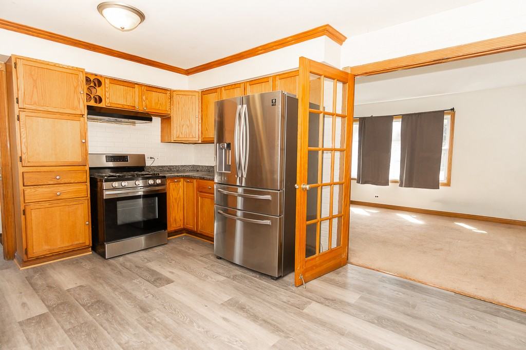 649 S Wisconsin Ave - Photo 6 of 21