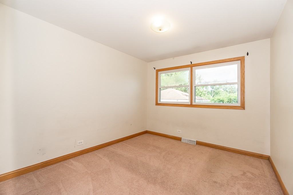 649 S Wisconsin Ave - Photo 7 of 21