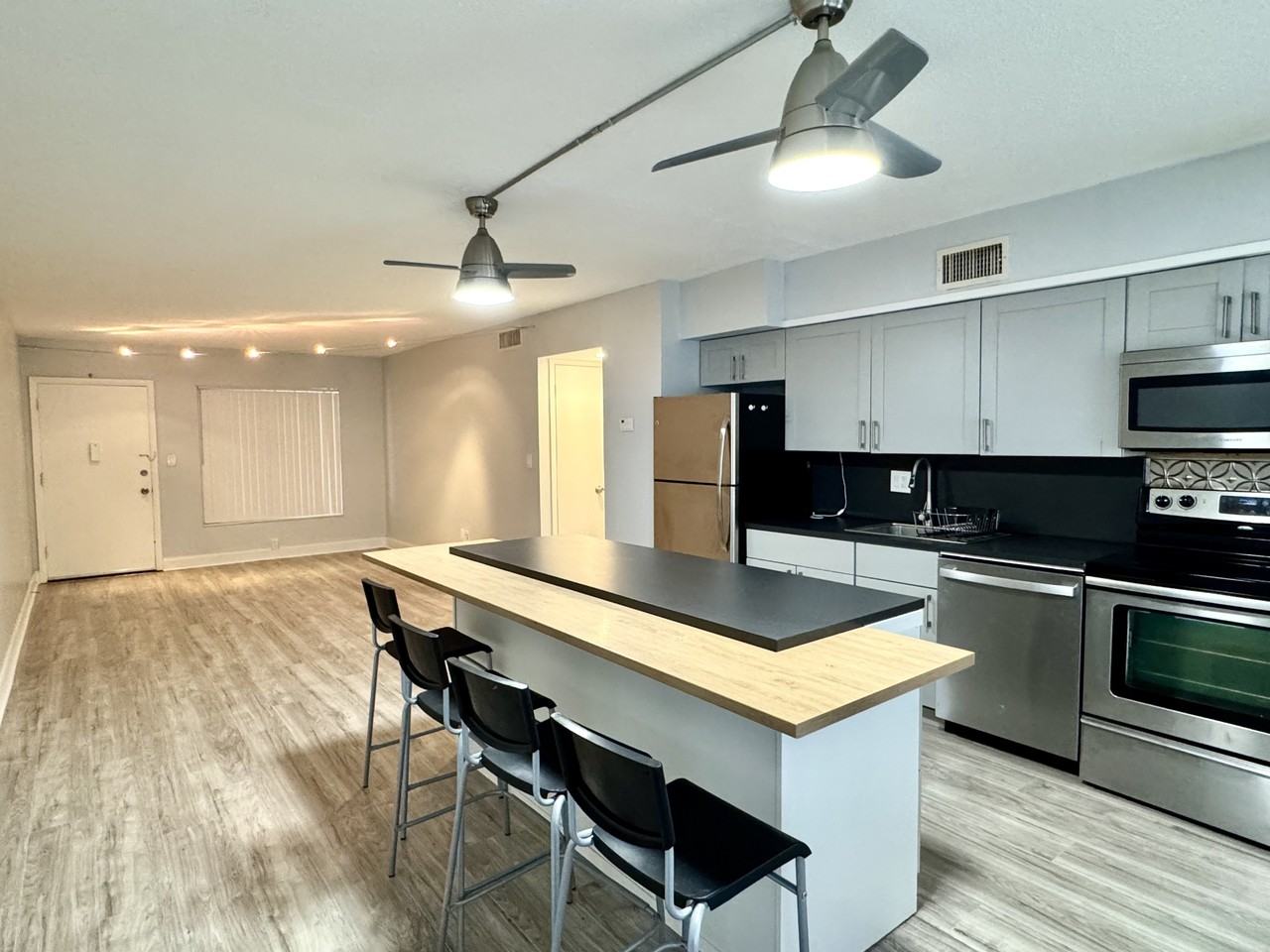 825 N Primrose Dr #1 - Photo 3 of 12