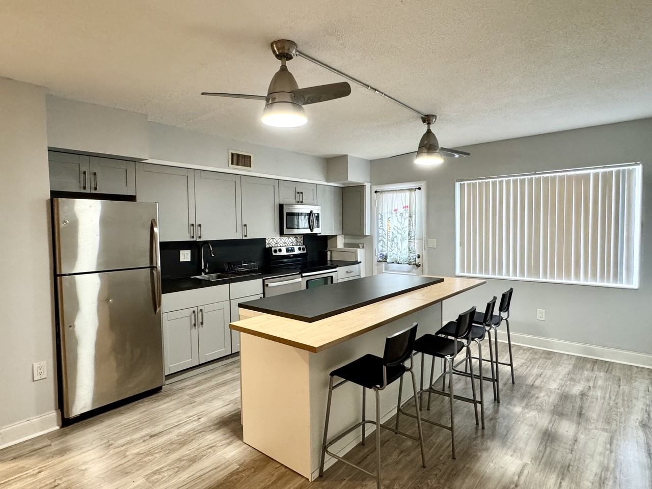 825 N Primrose Dr #1 - Photo 4 of 12
