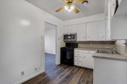 814 E Centennial St #1 - Photo 5 of 24