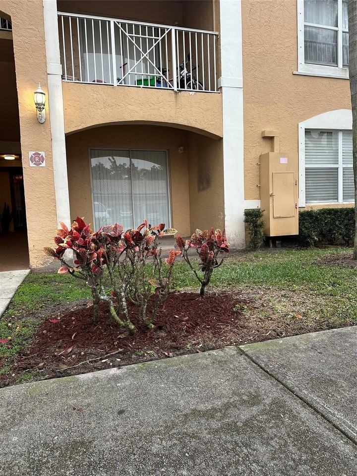 5590 Nw 61st St Apt 803