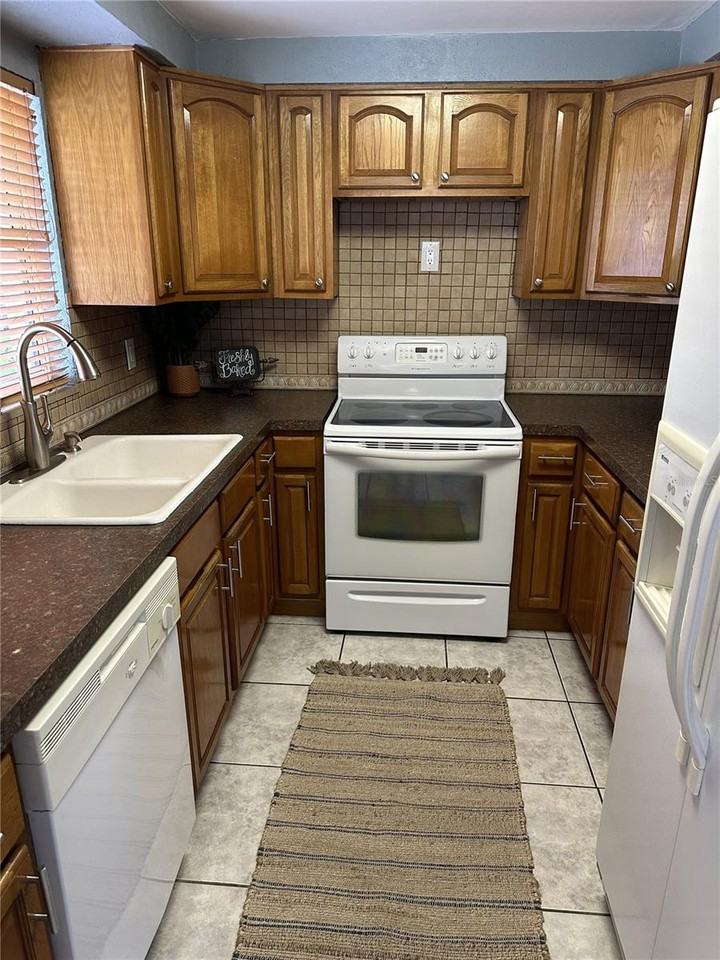 8892 79th Pl - Photo 2 of 8