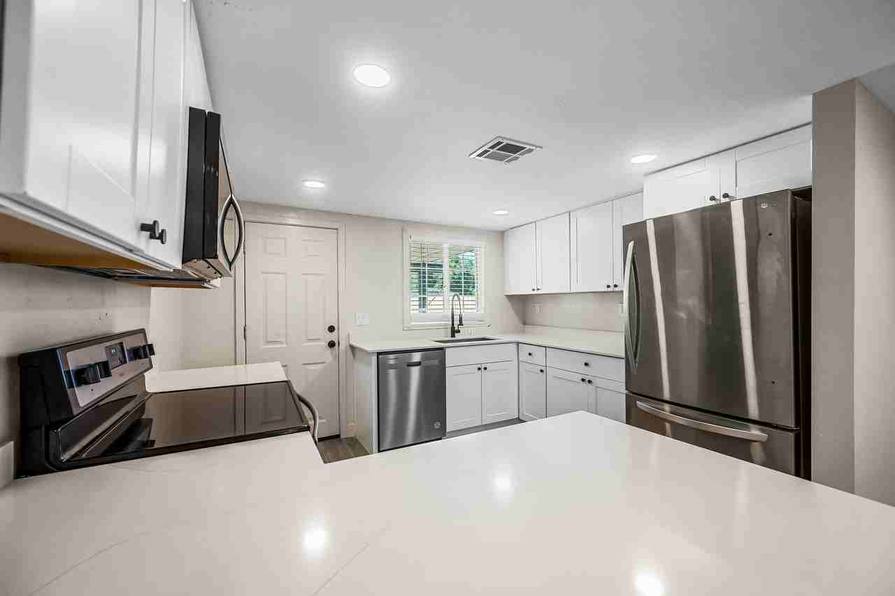 750 W 1st St #1 - Photo 3 of 33