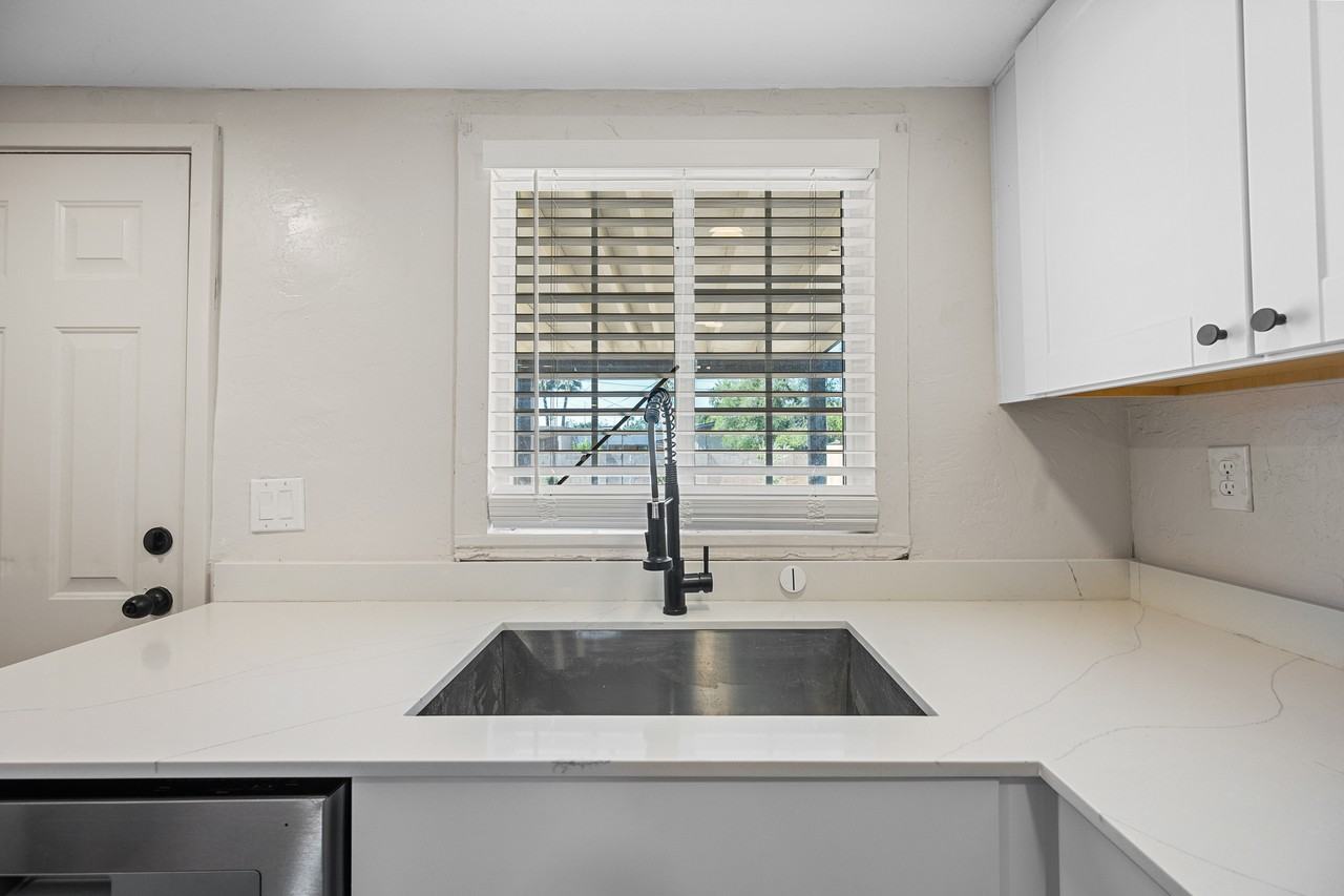 750 W 1st St #1 - Photo 7 of 33